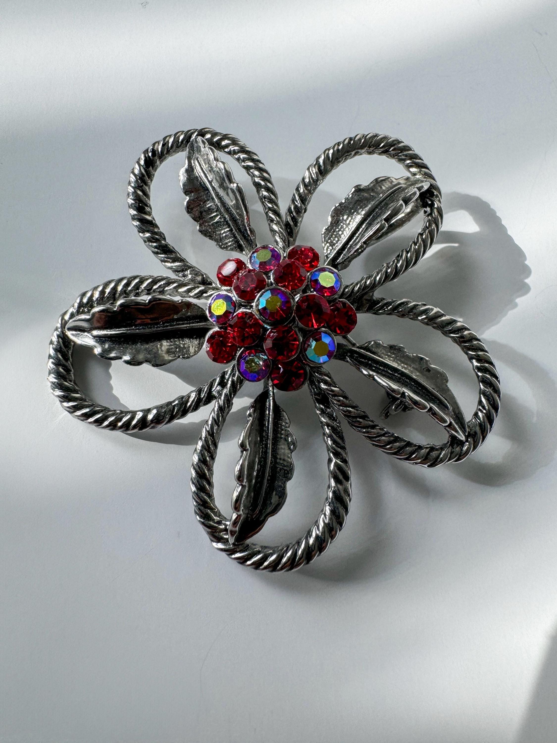 Flower Pin Brooch Pendant in Silver Tone Rhinestone